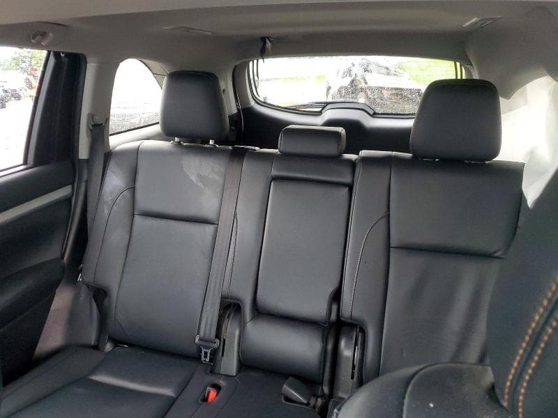 2019 TOYOTA HIGHLANDER XLE 10