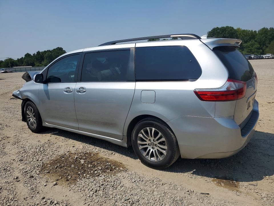 2020 TOYOTA SIENNA XLE 8-PASSENGER 2
