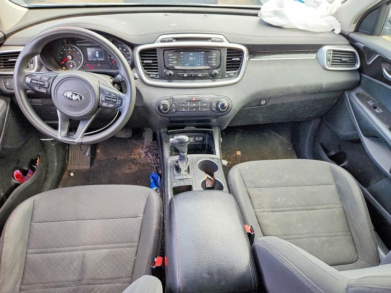 2017 KIA SORENTO LX V6 8