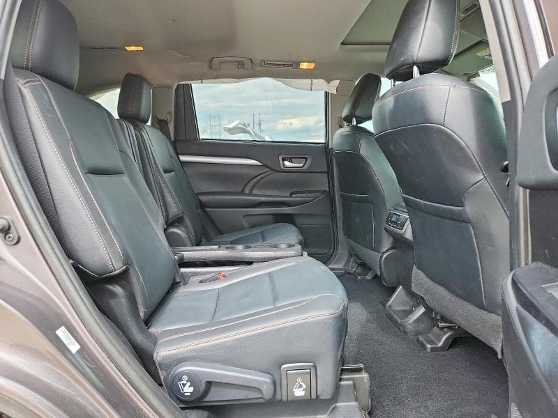 2019 TOYOTA HIGHLANDER XLE 11
