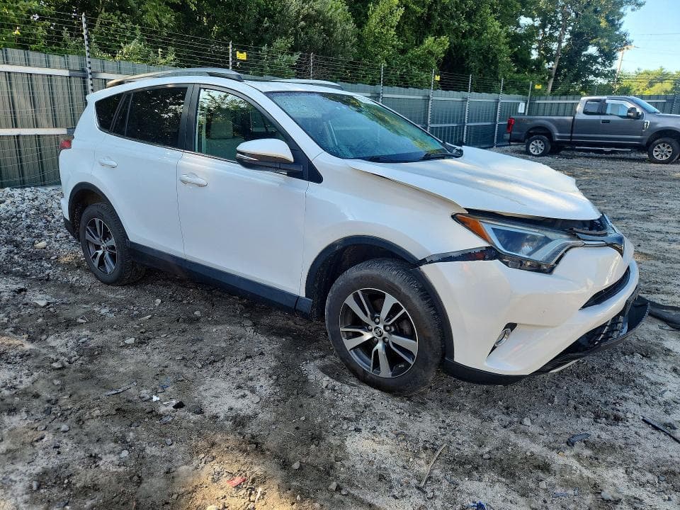 2017 TOYOTA RAV4 XLE 4