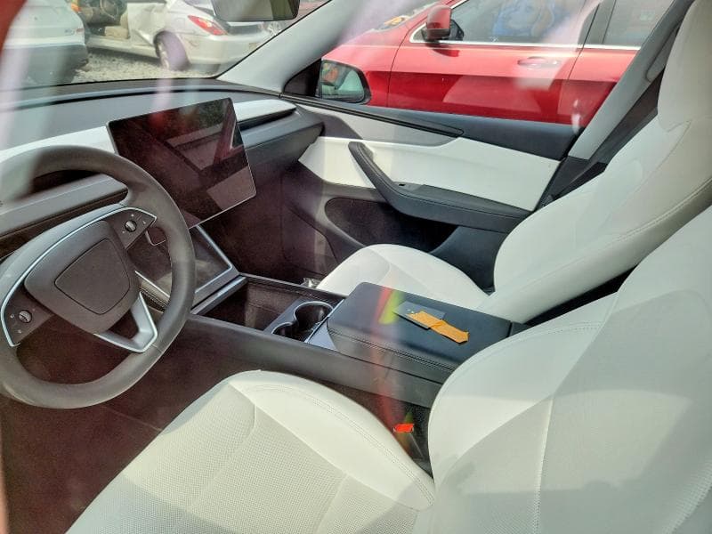 2026 TESLA MODEL Y 8