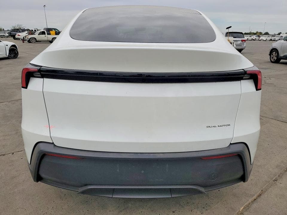 2026 TESLA MODEL Y 6