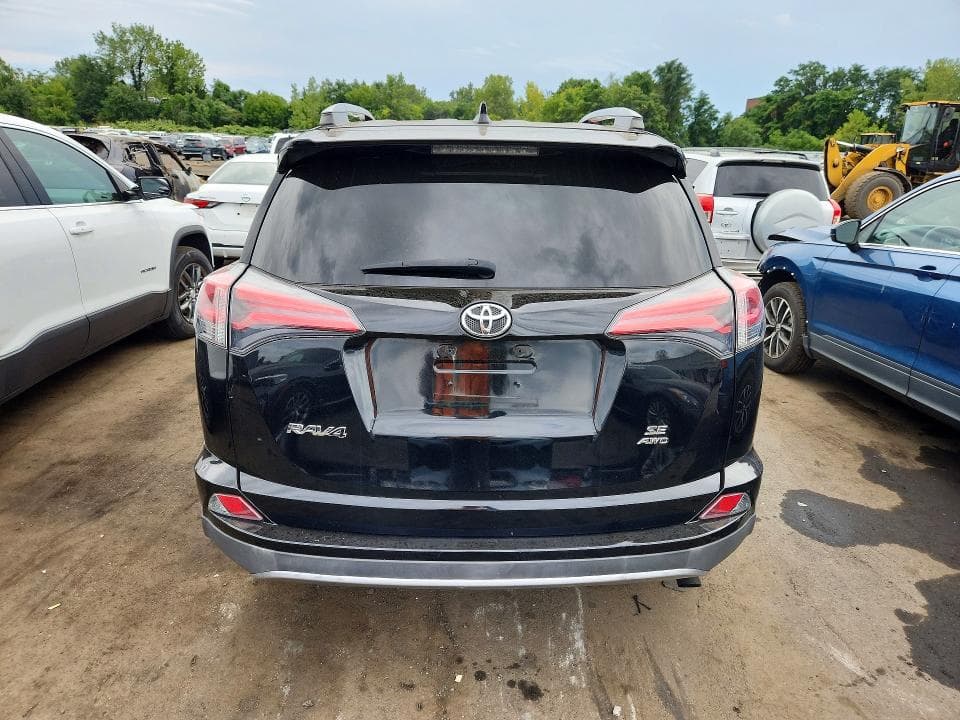 2018 TOYOTA RAV4 SE 6