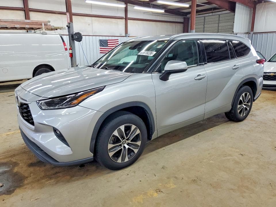 2021 TOYOTA HIGHLANDER XLE - 1