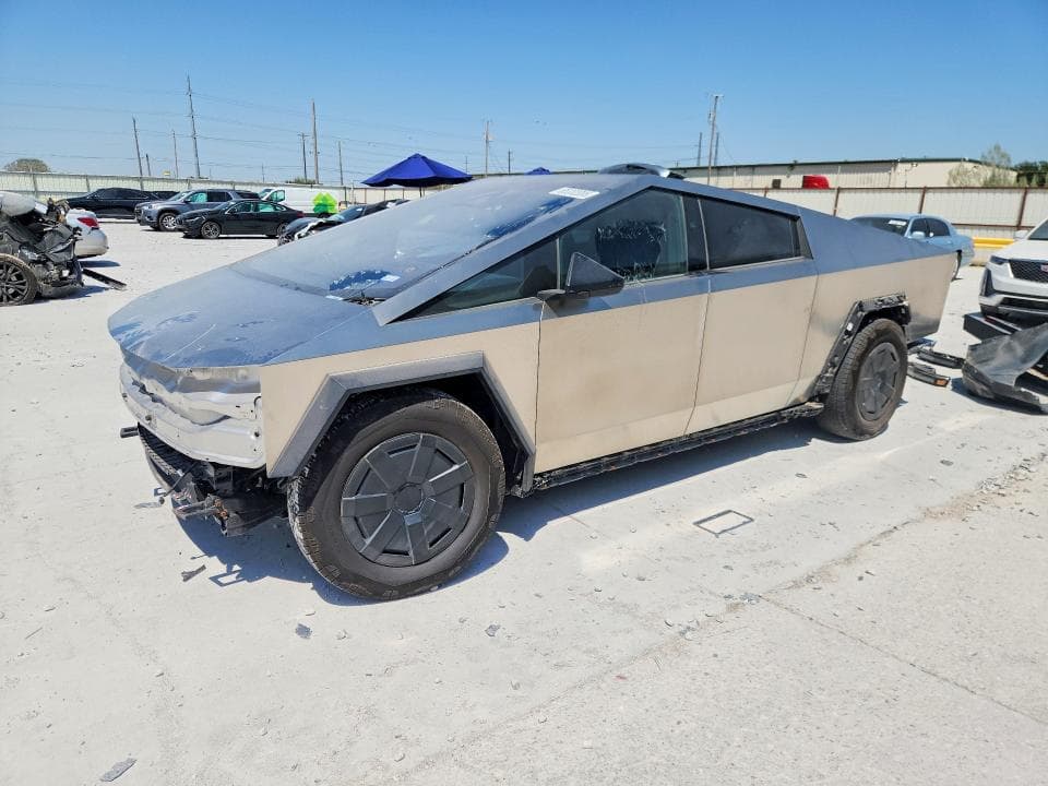 2025 TESLA CYBERTRUCK - 1