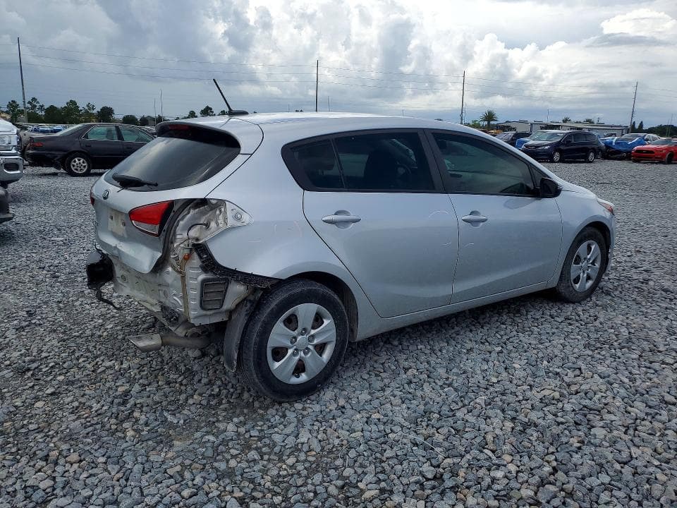 2017 KIA FORTE5 LX 3