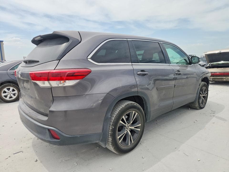 2018 TOYOTA HIGHLANDER LE 3