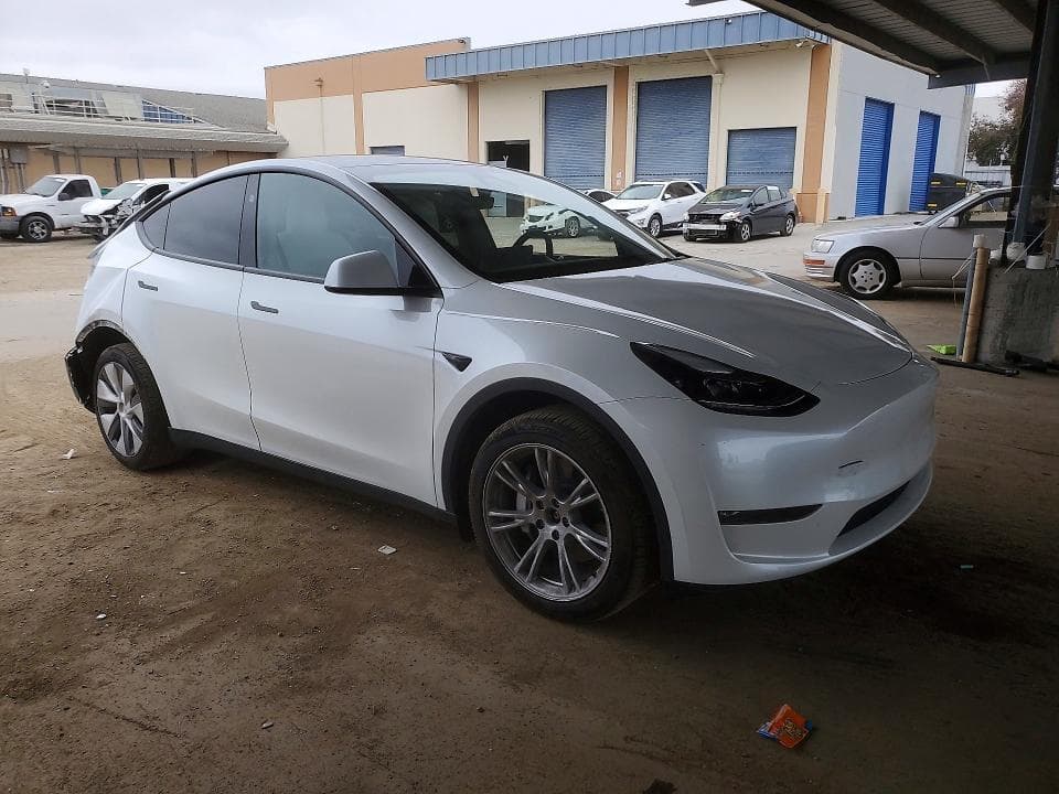 2023 TESLA MODEL Y 4