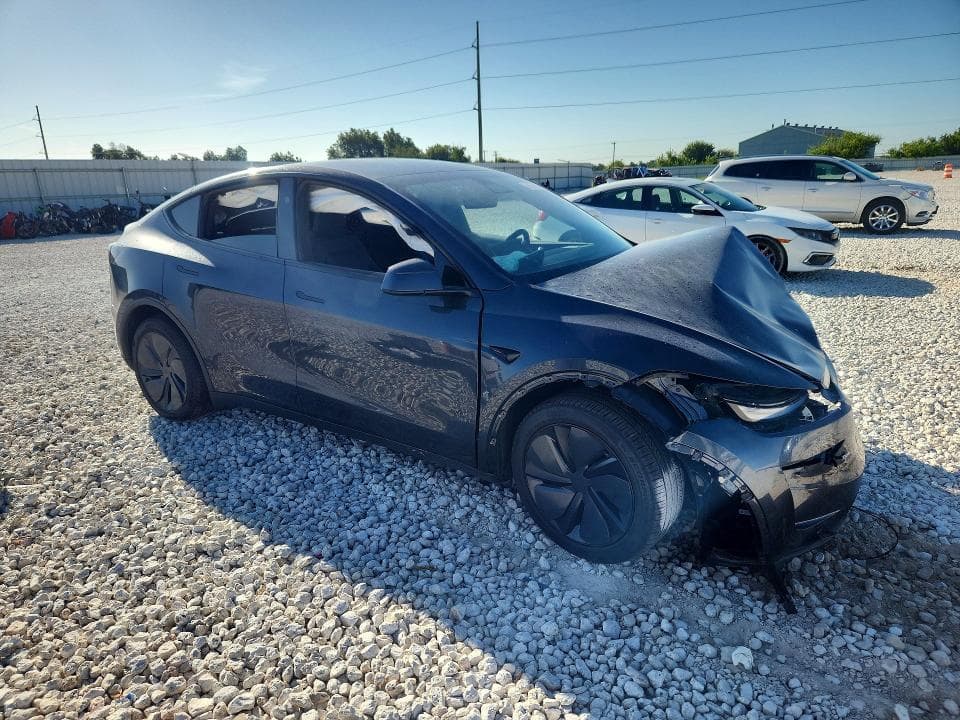 2026 TESLA MODEL Y 4