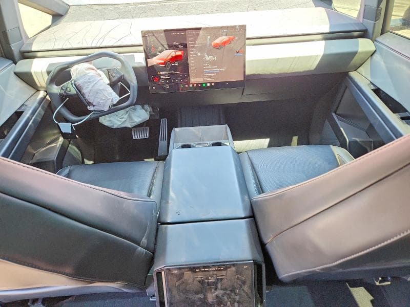 2025 TESLA CYBERTRUCK 8