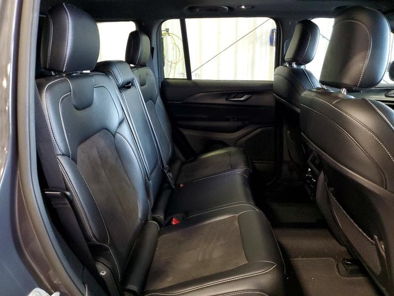 2023 JEEP GRAND CHEROKEE LAREDO 11