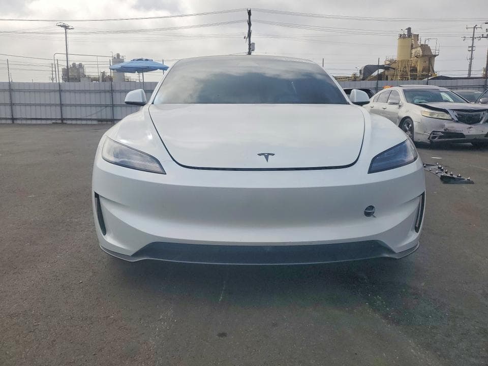 2026 TESLA MODEL 3 5