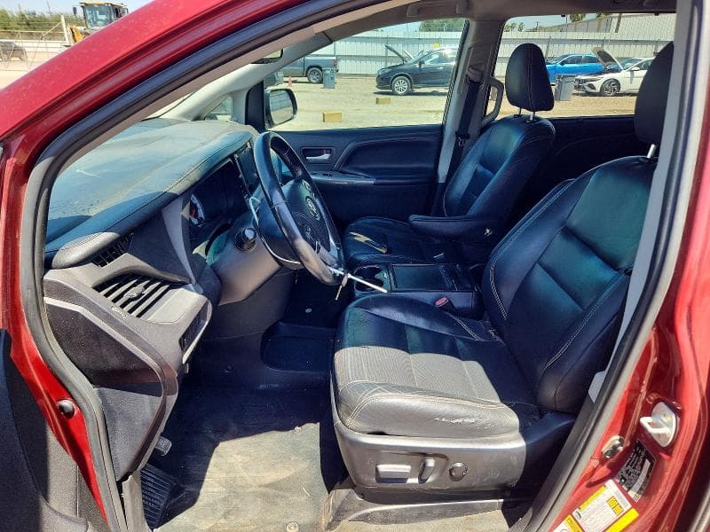 2017 TOYOTA SIENNA SE 7