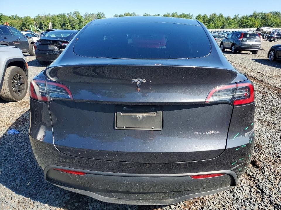 2024 TESLA MODEL Y 6