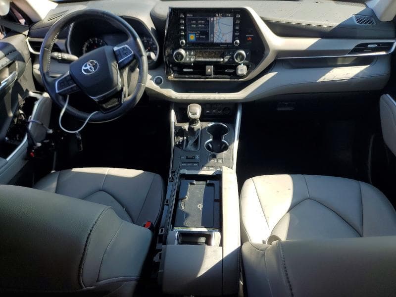 2021 TOYOTA HIGHLANDER XLE 8