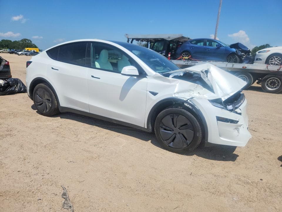 2026 TESLA MODEL Y 4