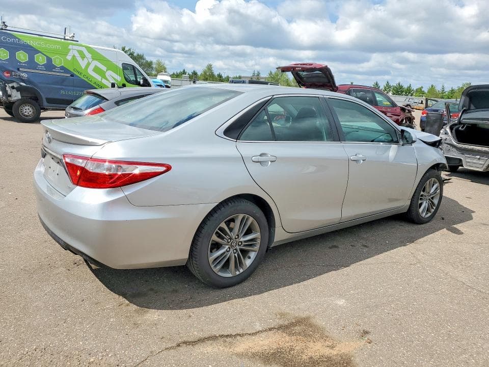 2017 TOYOTA CAMRY SE 3