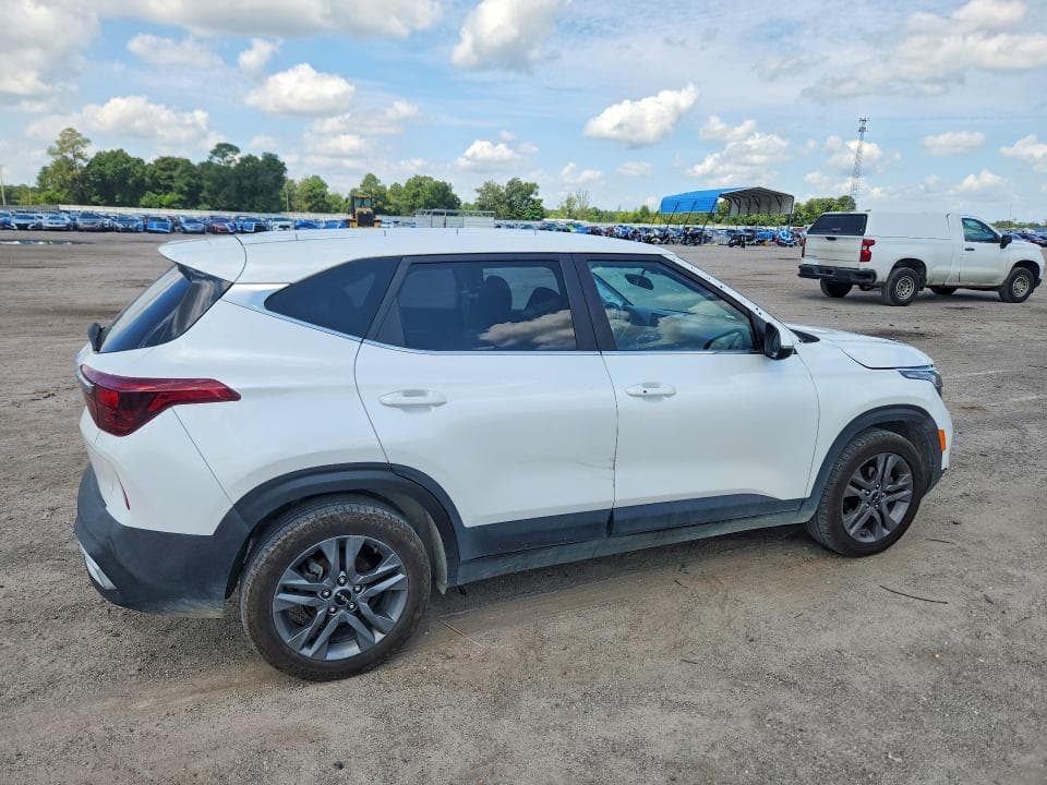 2022 KIA SELTOS S 3
