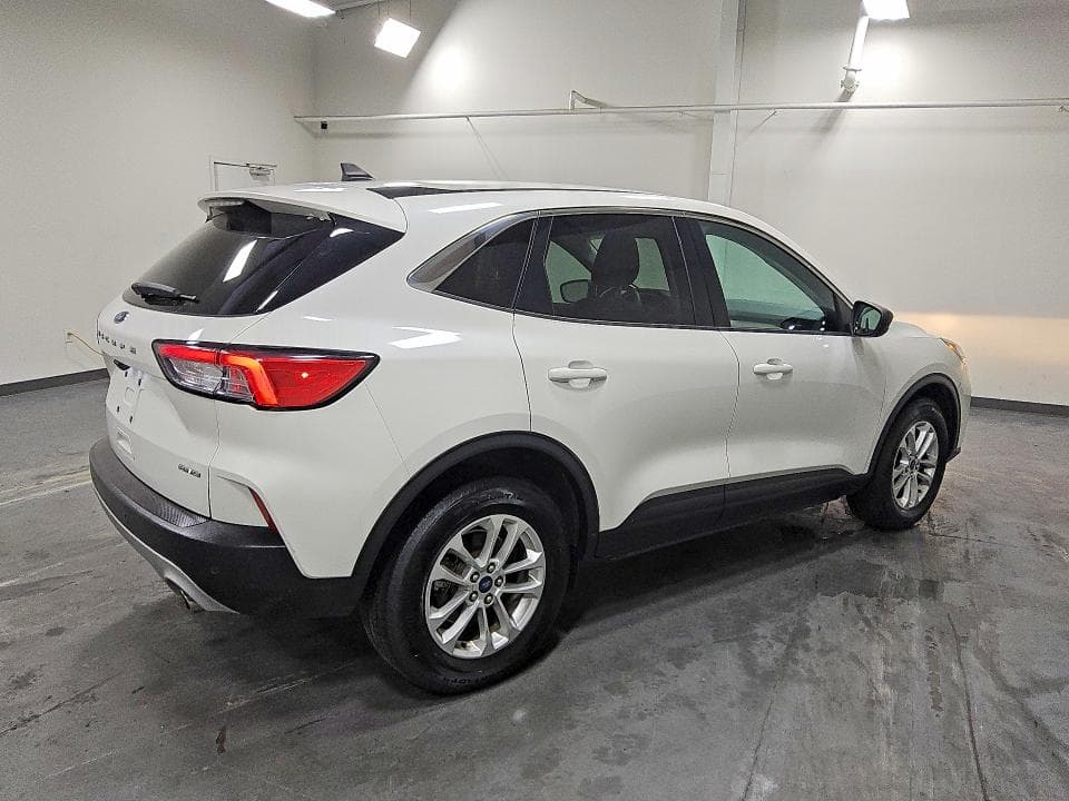 2022 FORD ESCAPE SE 3