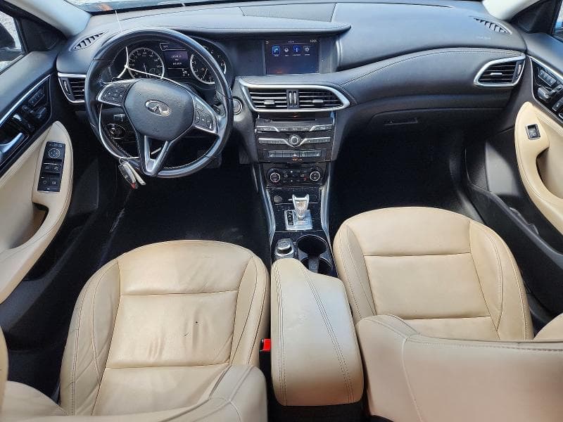 2017 INFINITI QX30 BASE 8