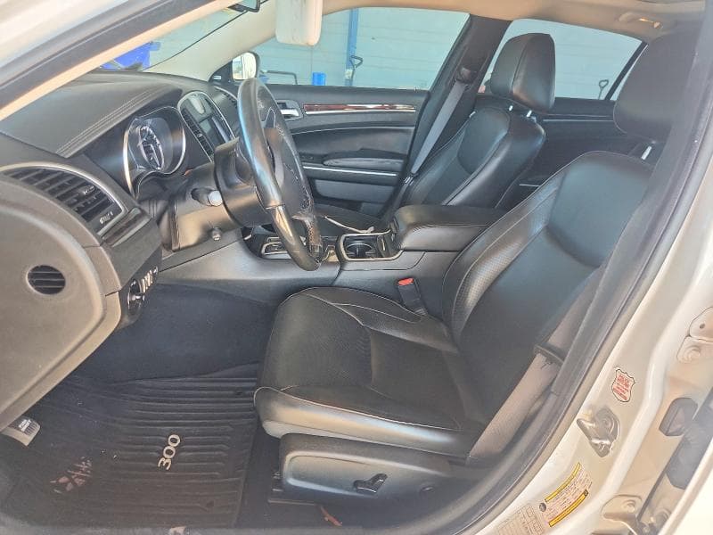 2019 CHRYSLER 300 LIMITED 7