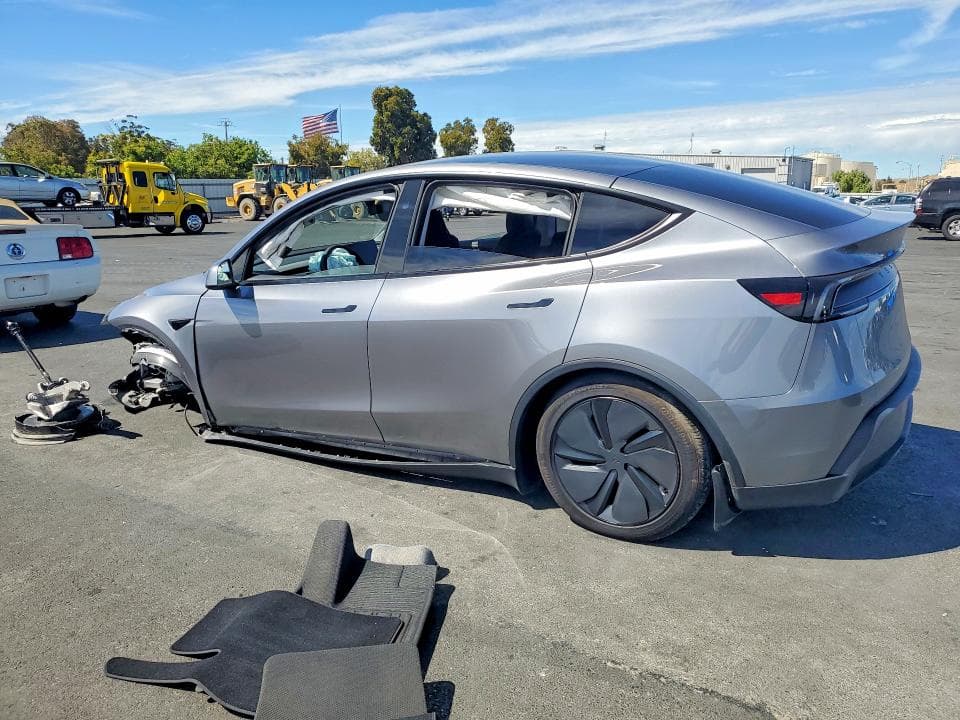 2026 TESLA MODEL Y 2