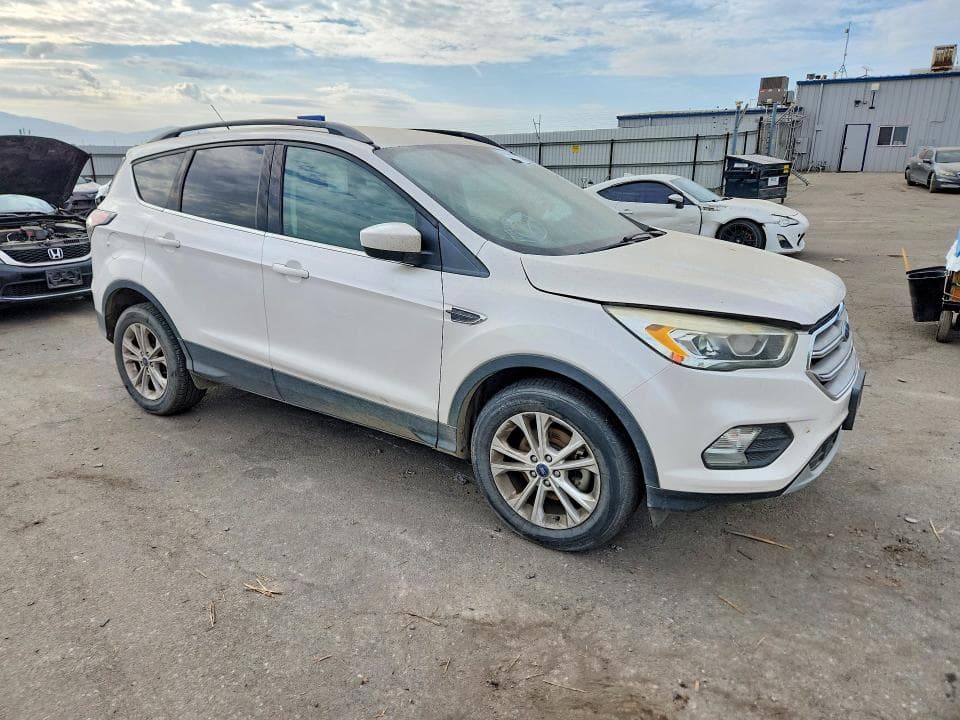 2017 FORD ESCAPE SE 4