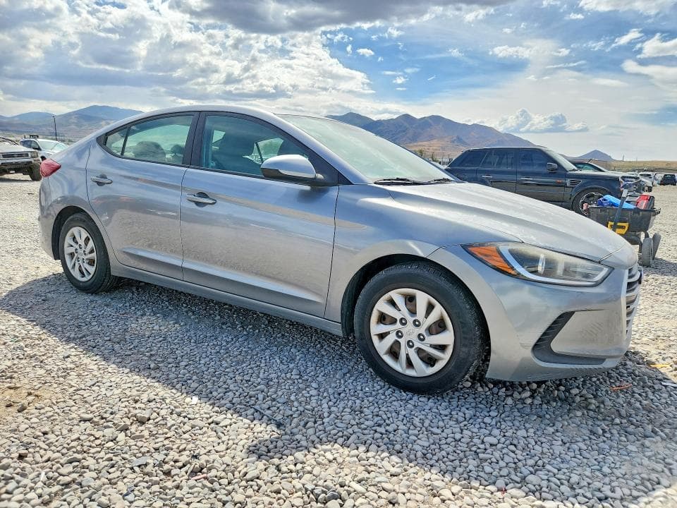 2017 HYUNDAI ELANTRA SE 4