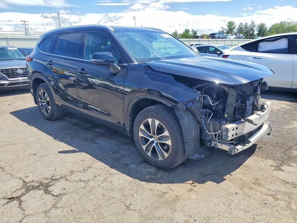 2022 TOYOTA HIGHLANDER XLE 4