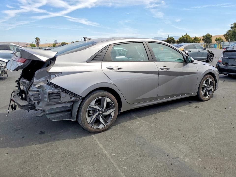 2023 HYUNDAI ELANTRA SEL 3