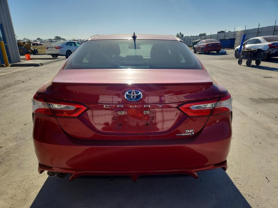 2020 TOYOTA CAMRY SE 6