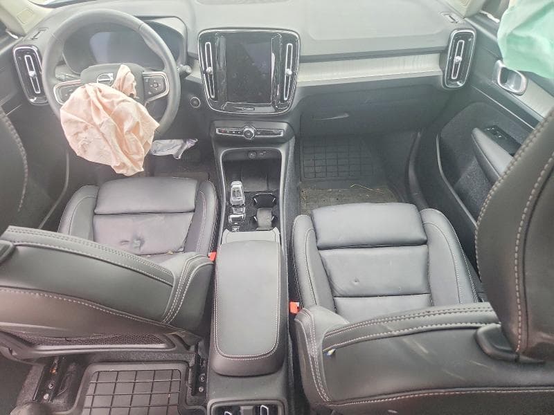 2026 VOLVO XC40 PLUS 8