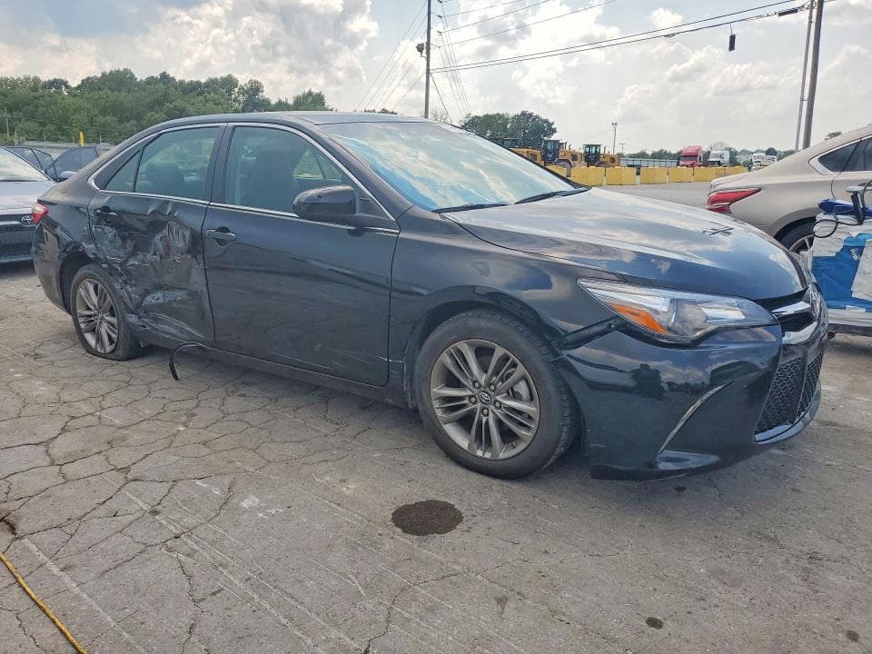 2017 TOYOTA CAMRY SE 4