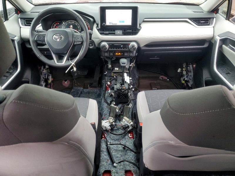 2025 TOYOTA RAV4 XLE 8