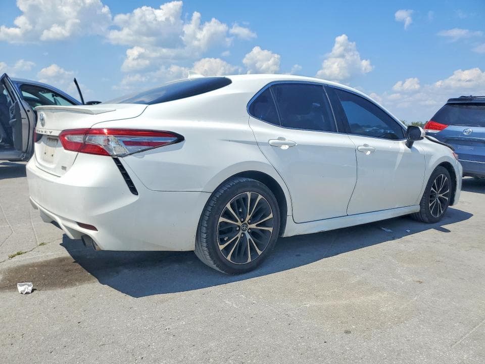 2019 TOYOTA CAMRY SE 3