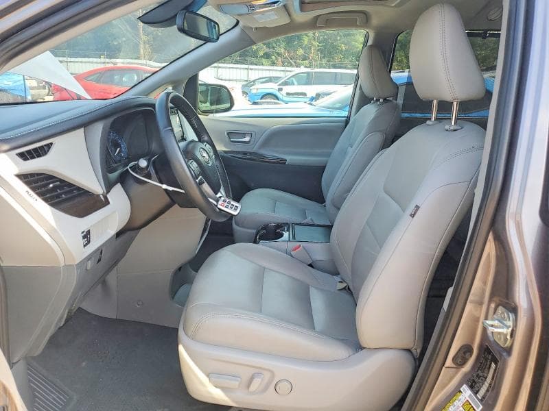 2020 TOYOTA SIENNA XLE 8-PASSENGER 7