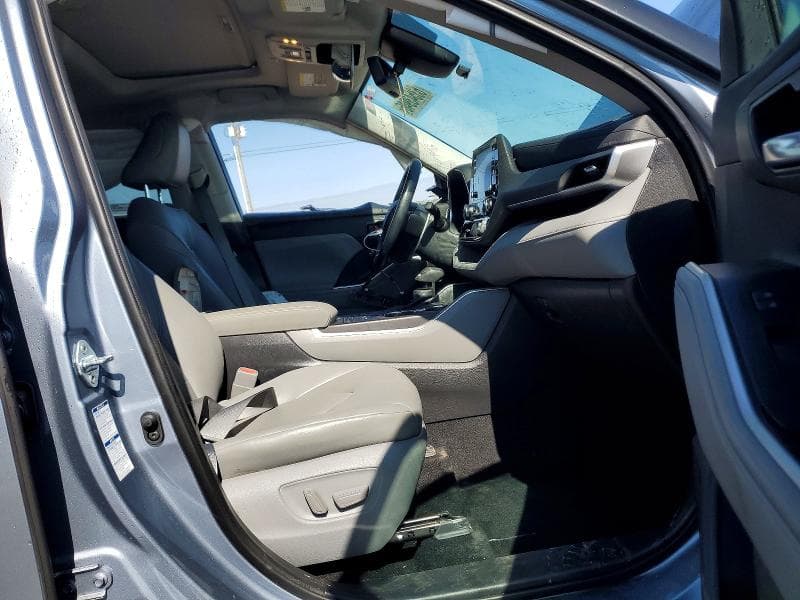 2021 TOYOTA HIGHLANDER XLE 7