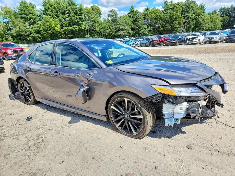 2018 TOYOTA CAMRY XSE 4
