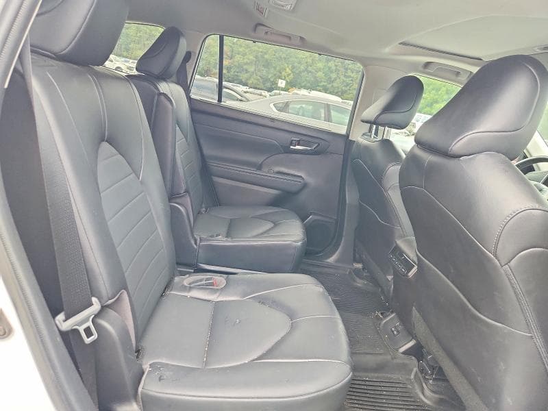 2022 TOYOTA HIGHLANDER XLE 11