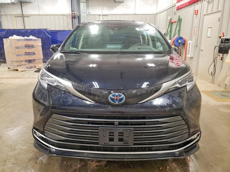 2023 TOYOTA SIENNA PLATINUM 7-PASSENGER 5