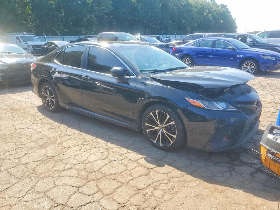 2018 TOYOTA CAMRY SE 4