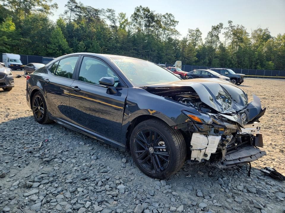 2025 TOYOTA CAMRY SE 4