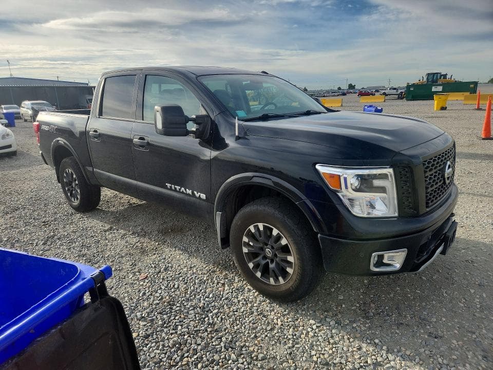 2018 NISSAN TITAN PRO-4X 4