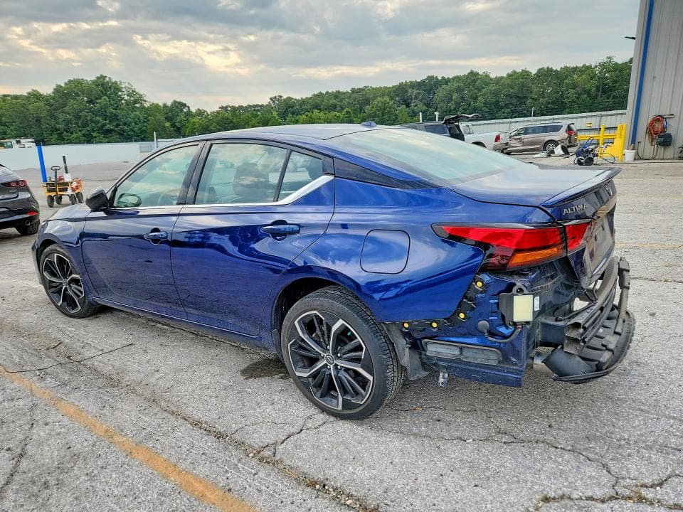 2023 NISSAN ALTIMA SR 2