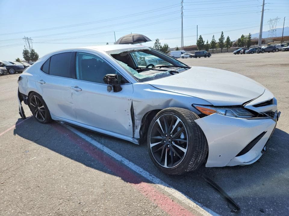 2020 TOYOTA CAMRY XSE 4