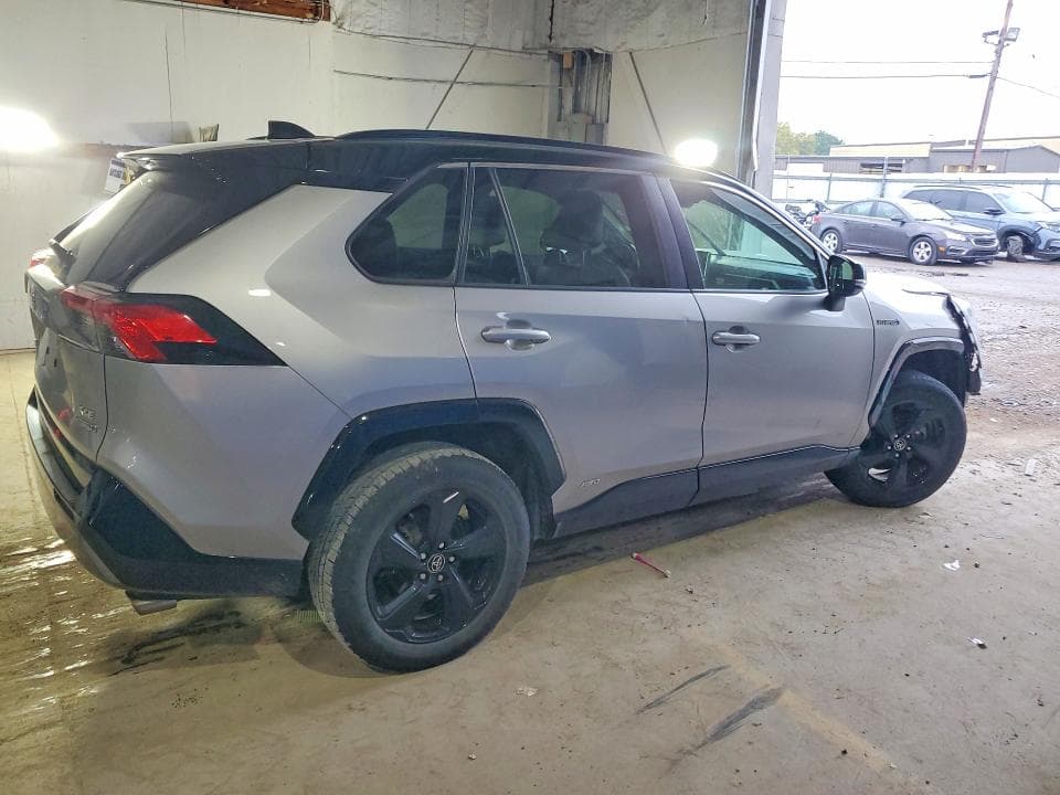 2020 TOYOTA RAV4 XSE 3