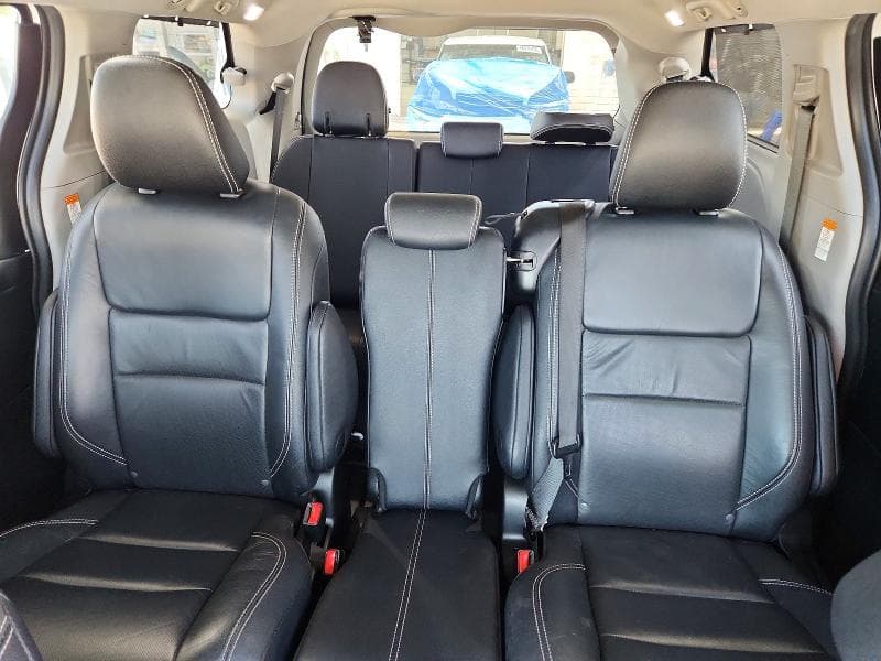 2017 TOYOTA SIENNA SE 10