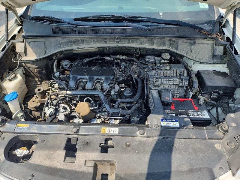 2017 HYUNDAI SANTA FE SE 12