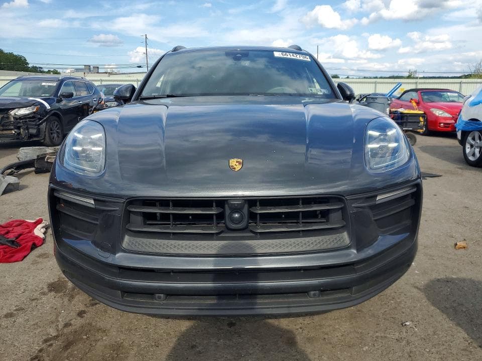 2025 PORSCHE MACAN BASE 5
